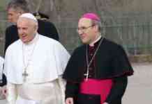 Papa Francesco scrive ad Accrocca: “Guardare a disagi e precarietà”
