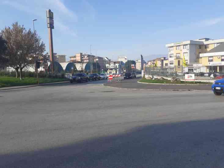 via vetrone rimozione transenna