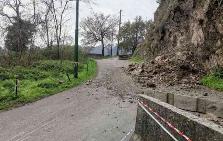 Frana Cava de' Tirreni, strada in località Petrellosa