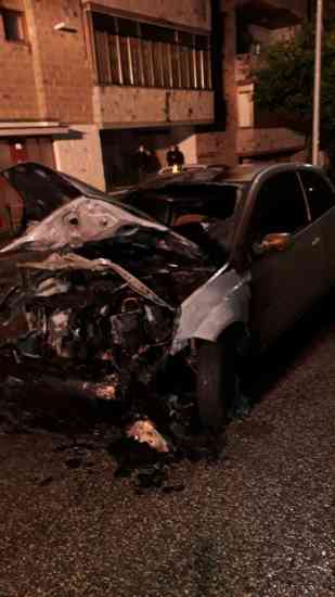 auto in fiamme capodimonte 3