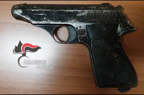 pistola carabinieri ce