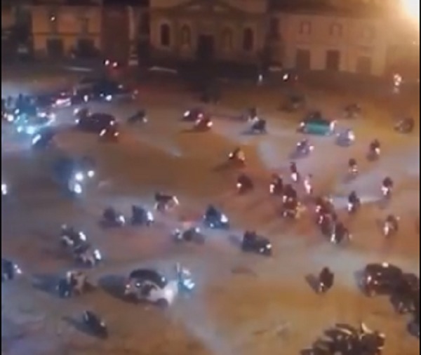 Piazza MErcato scooter