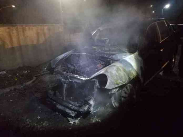 auto incendiata via nicola da monteforte 3