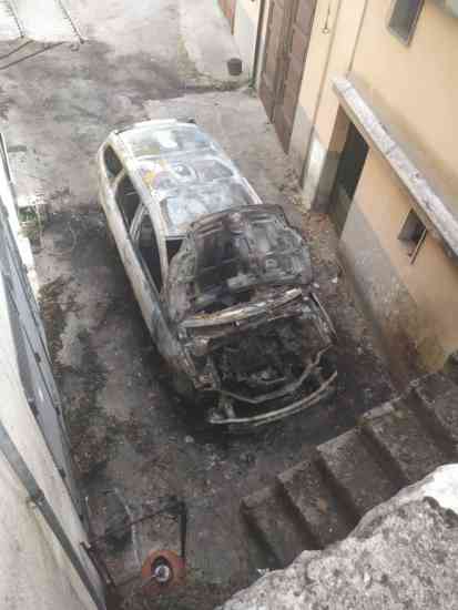 auto incendiata