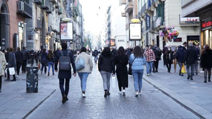 folla napoli via toledo