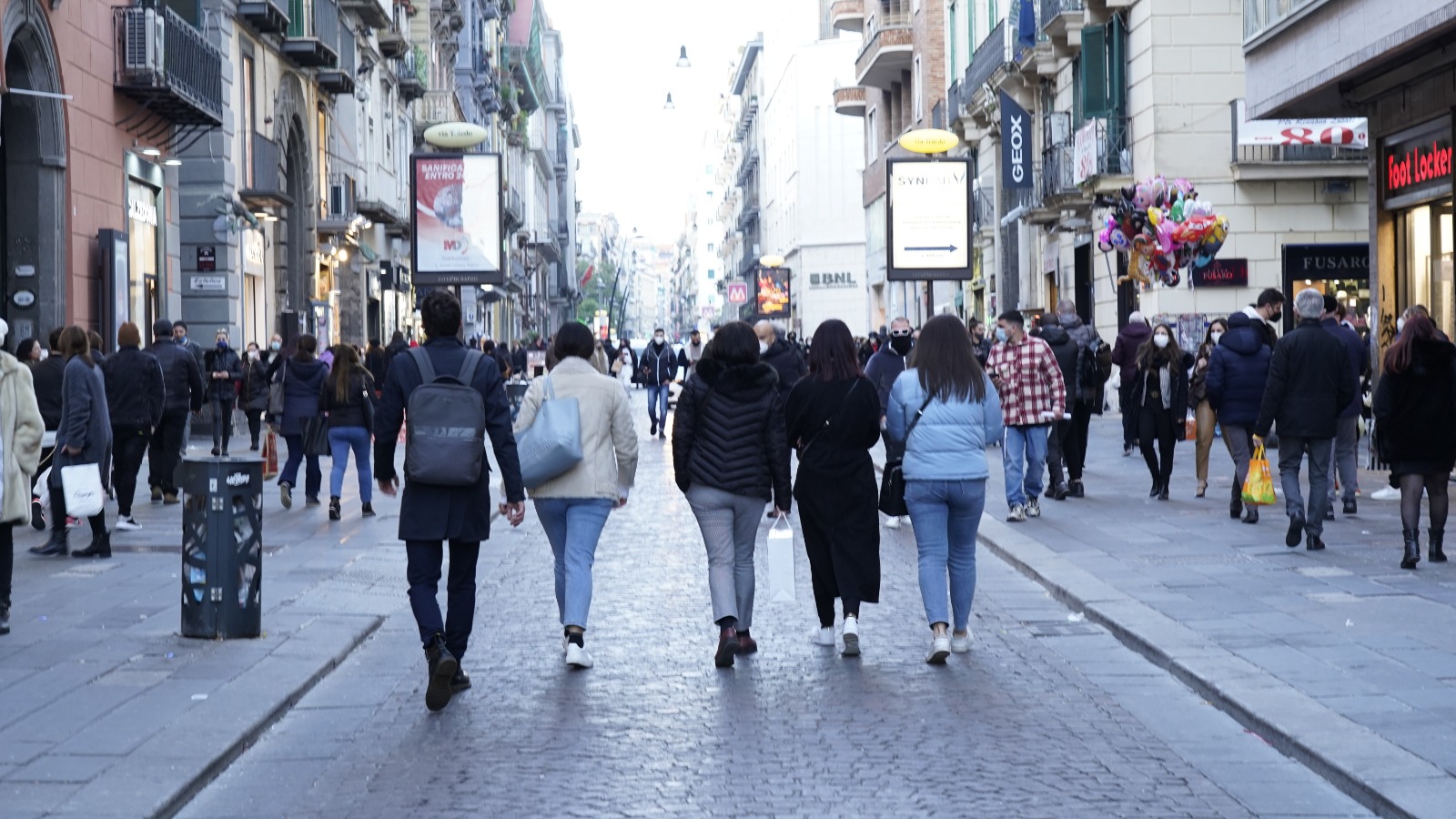 folla napoli via toledo