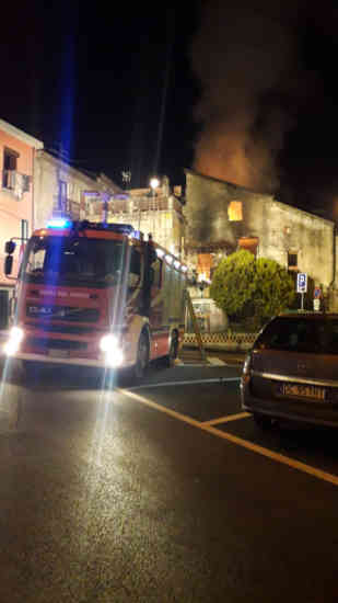 incendio montecorvino rovella