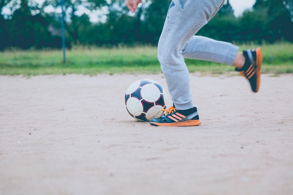 pallone-giocare-bambini-calcio