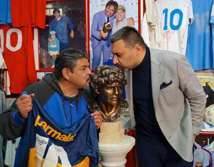 statua Diego Armando Maradona