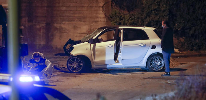 Due morti nel Napoletano: ipotesi rapina finita tragicamente