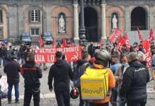 Lavoro: a Napoli protesta disoccupati, blocco stradale