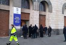 Vaccini anti-Covid, salernitani in attesa all’Augusteo