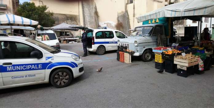 Vigili urbani verbali al mercato