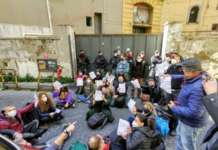A Napoli protesta dei lavoratori dello spettacolo al Teatro Mercadante