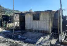 Vietri sul Mare, incendio distrugge baracche in legno (FOTO)