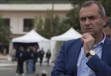 Napoli, De Magistris si sente (ancora) di dare una lezione