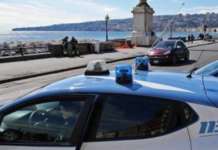 Salgono abusivamente su uno yacht privato, denunciati
