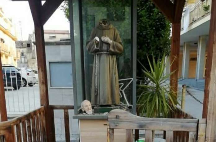 statua padre pio