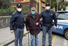 Napoli, polizia accompagna Nonno Antonio a vaccinarsi: non poteva andare da solo