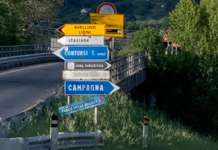 Manca la segnaletica per l’ospedale e il traffico va in tilt: disagi a Contursi Terme