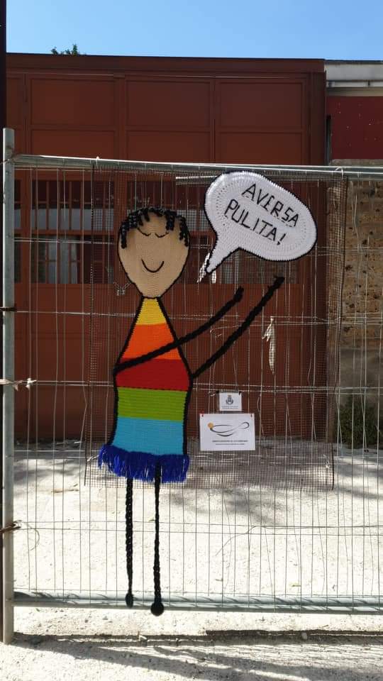 Bimbi cuciti con uncinetti e messi in siti rifiuti 30-5-2021 1