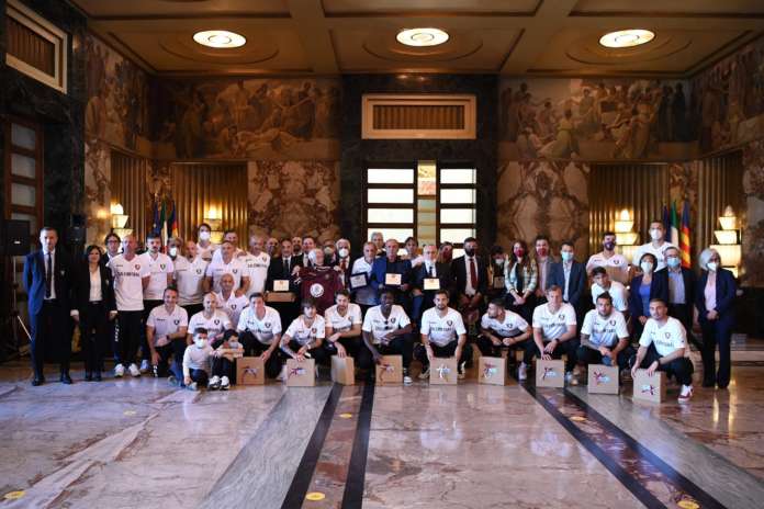 Salernitana festa promozione in comune (1)