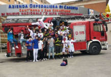 Vigili del fuoco e onlus portano il sorriso ai bimbi ricoverati all’ospedale di Caserta