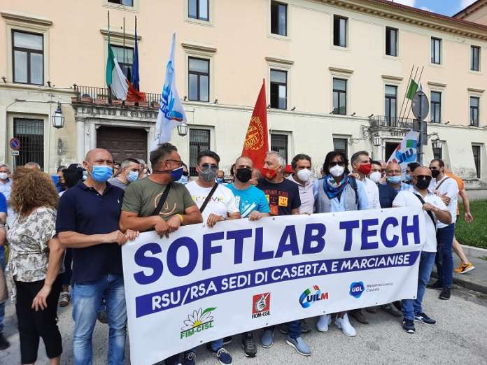Presidio lavoratori Softlab ex Jabil alla prefettura di Caserta 17-6-2021