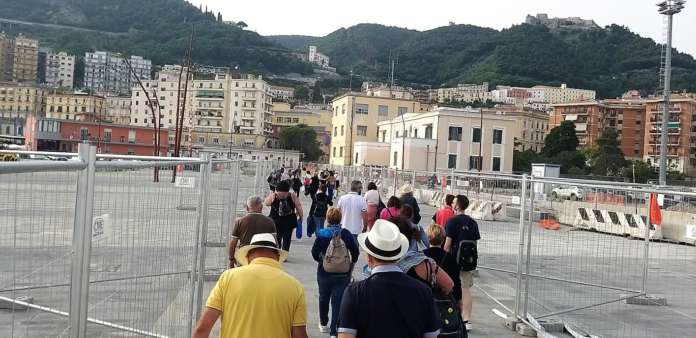 Turisti al Molo Manfredi