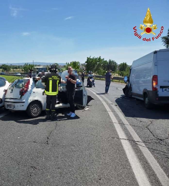 auto contro furgone nel casertano