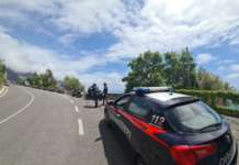 Amalfi, non si ferma all’Alt dei Carabinieri: denunciato