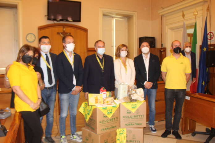 coldiretti donazione 15 pacchi (4)