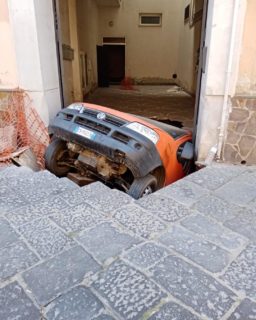 furgone inghiottito santa maria capua vetere
