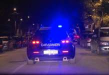 Ruba fede nuziale ma cade dallo scooter, arrestato