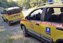 Si rifugia tra i monti e rifiuta i soccorsi fino a notte