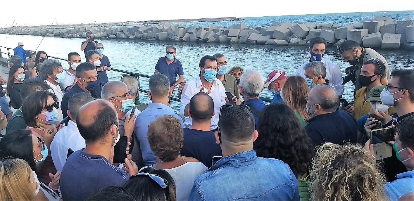Salvini a lungomare