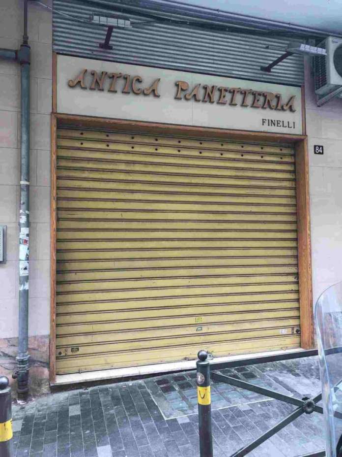 Vomero, via Kerbaker, antica panetteria Finelli