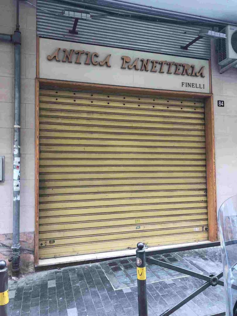 Vomero, via Kerbaker, antica panetteria Finelli
