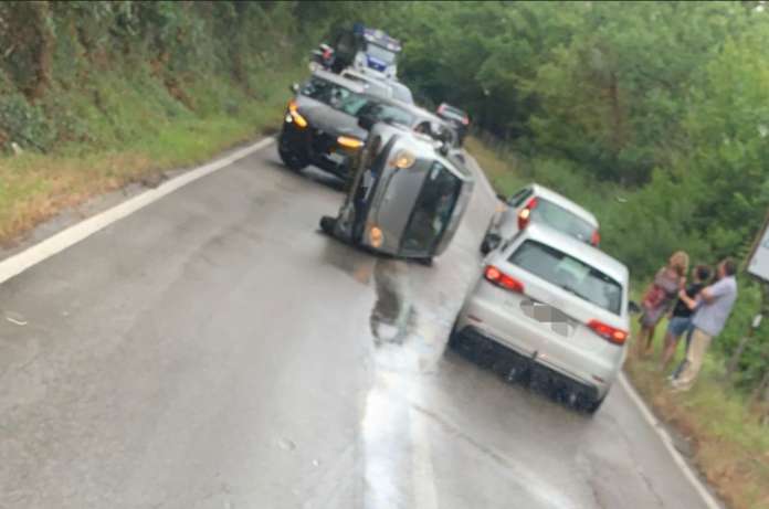 auto ribaltata
