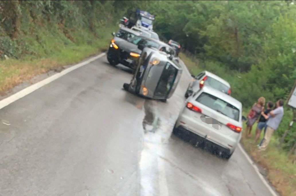 auto ribaltata