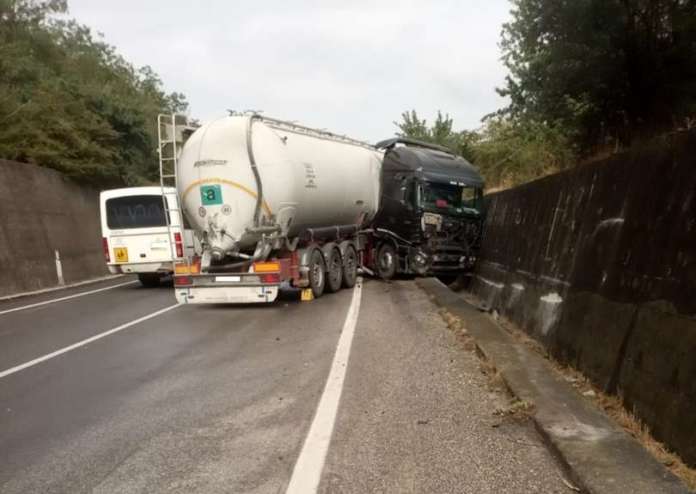 incidente telesina camion