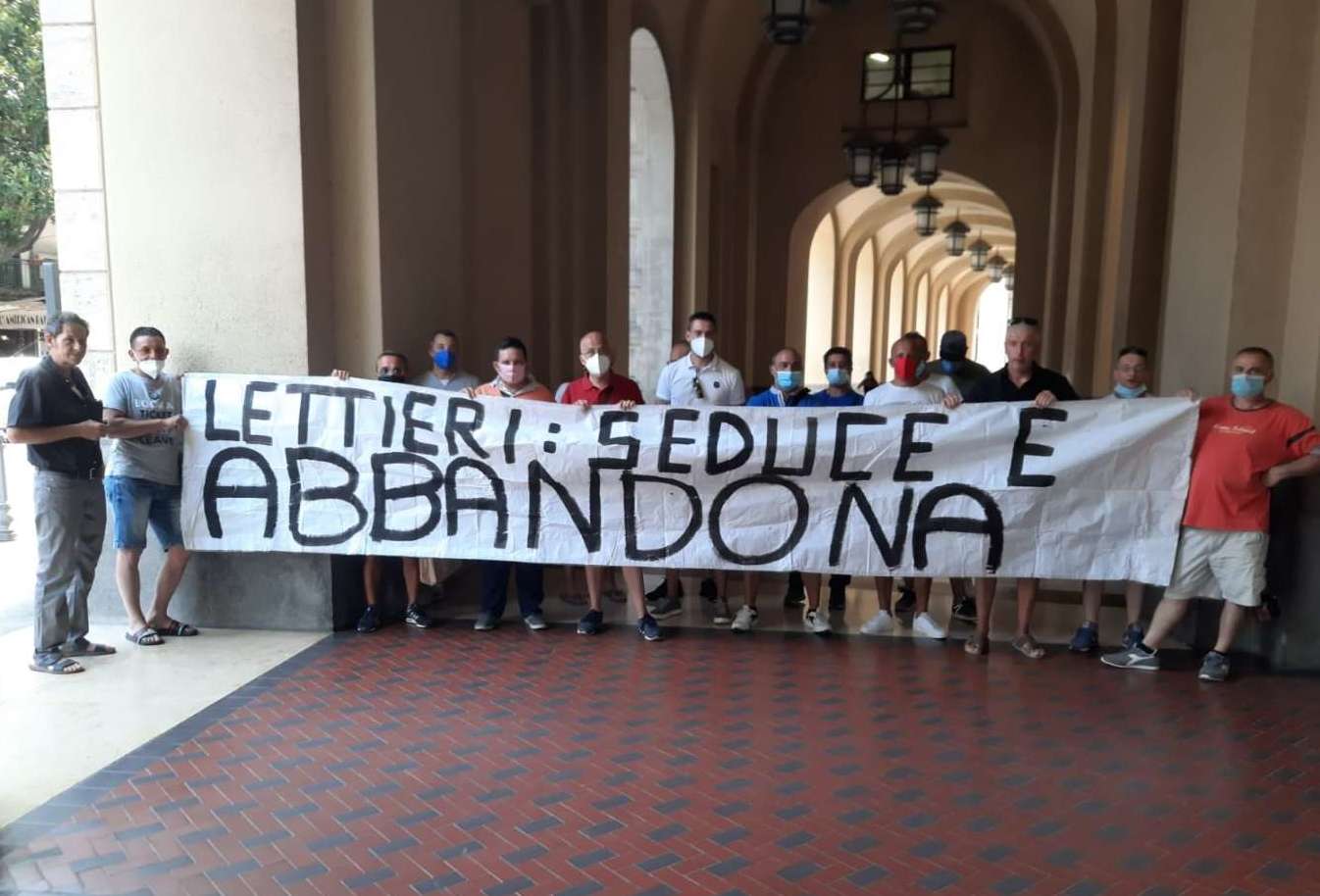 lavoratori La Fabbrica salerno