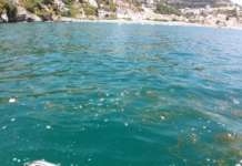 Cetara-Vietri, le (indegne) condizioni del mare (VIDEO)