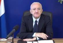 Ressa al San Carlo, De Luca censura: “Troppa ammuina, non va bene”