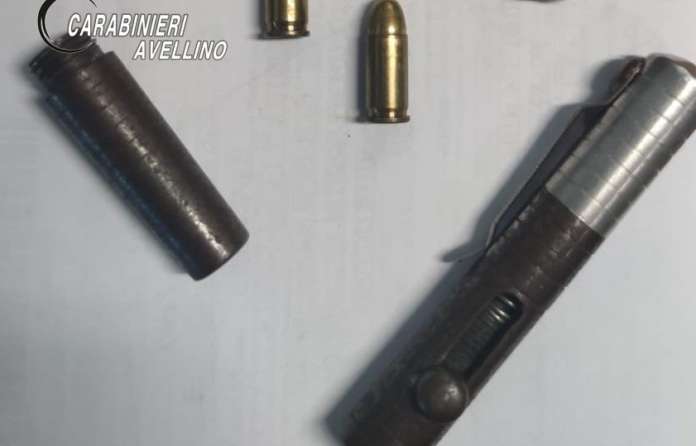 FOTO PENNA PISTOLA AVELLINO