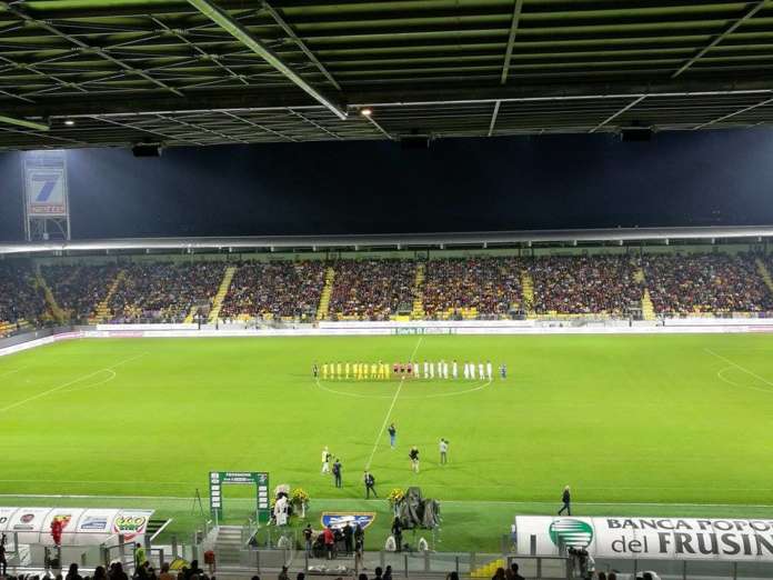 frosinone-stadio-benito-stirpe-campo-notte-notturna