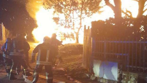 incendio deposito agricolo vigili