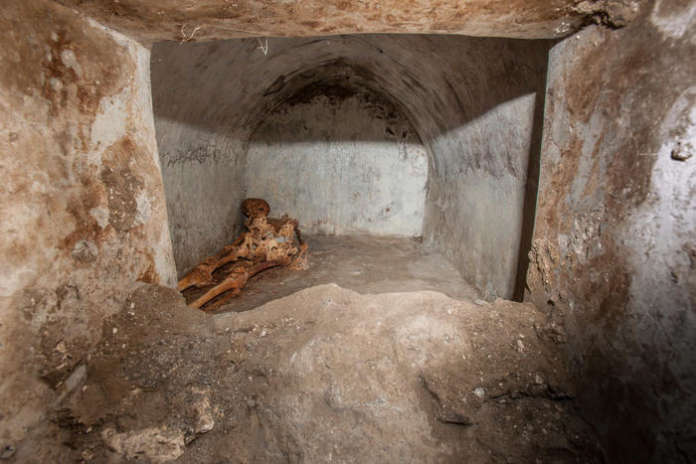 pompei tomba -corpo-semi mummificato