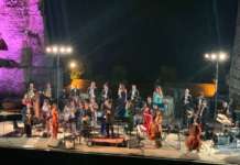 Luca Aquino, l’Ofb e l’omaggio a Pino Daniele: il jazz incanta il Teatro Romano