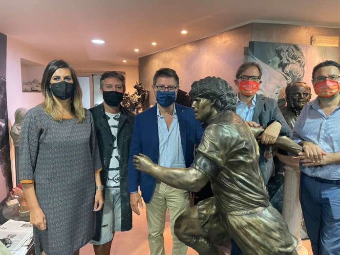 Borrelli statua Maradona